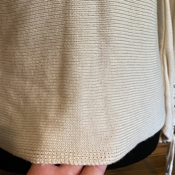 Heartloom Knit Sweater - Picture 4 of 9